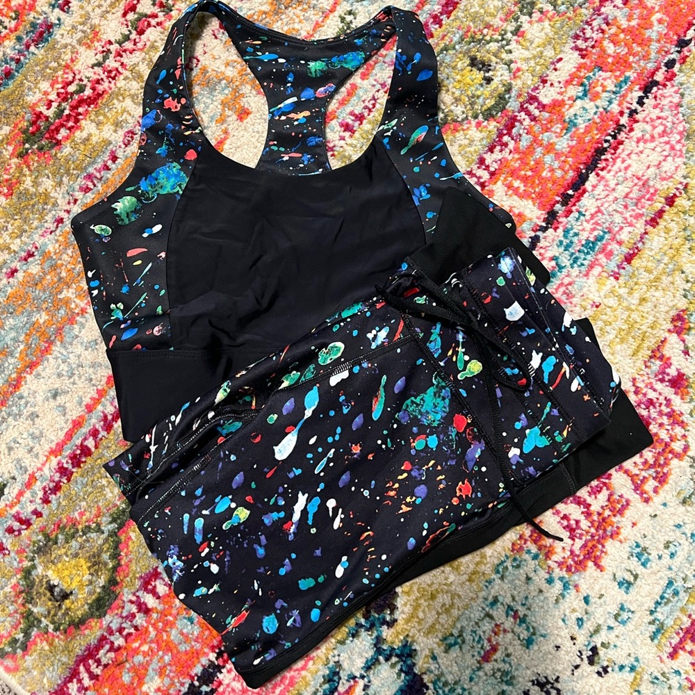 Super cute splatter paint Fabletics set, size XS, worn 1-2x. GUC
